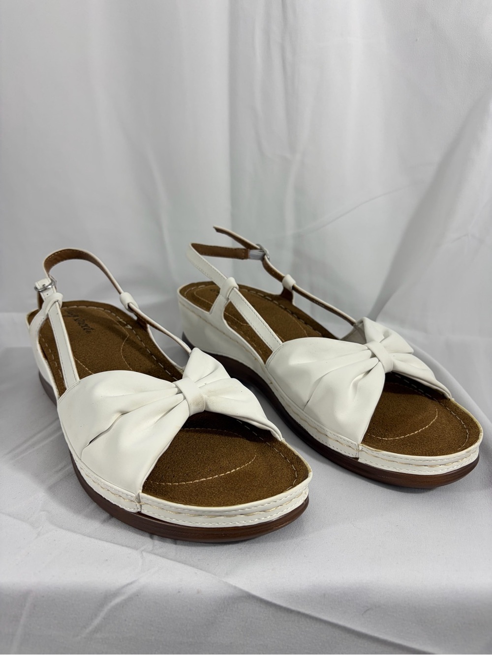 NWT Easy Spirit Women’s Size 11W White Knot Front Slingback Sandals
